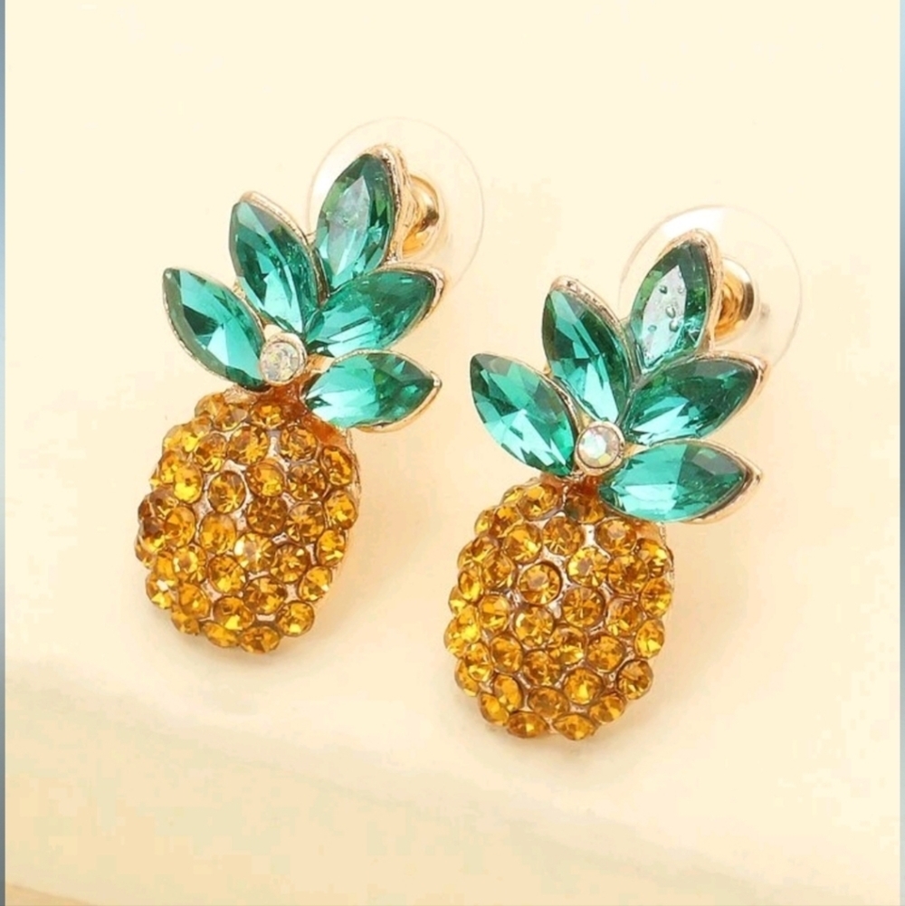 🍍▪️ PINEAPPLE fruit design stud earrings NWT ✨️🍍